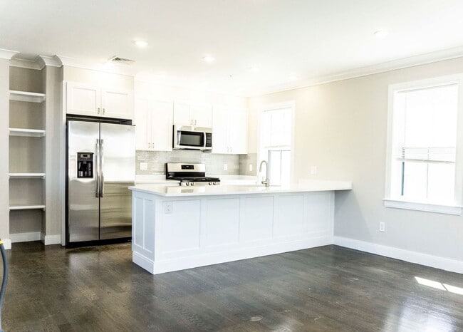 Photo - Allston 3 Bed / 2 Bath – 1,350 Sq Ft – W/D in Unit – 9/1 Townhome