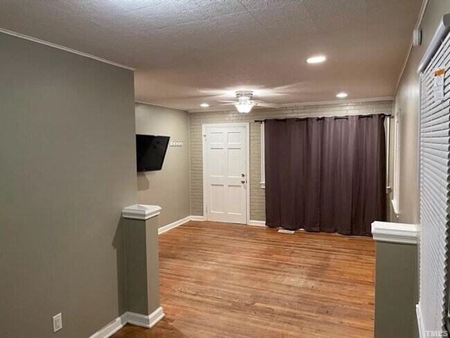 Foto del edificio - 3117 Tryon Rd