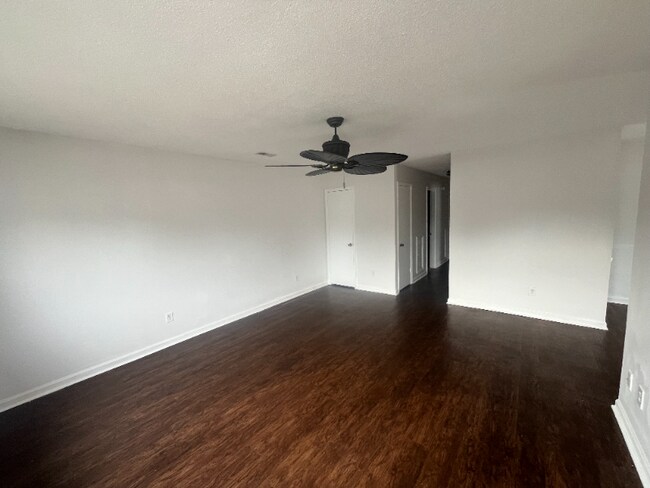 Foto del edificio - 1411 Turkey Ridge Rd