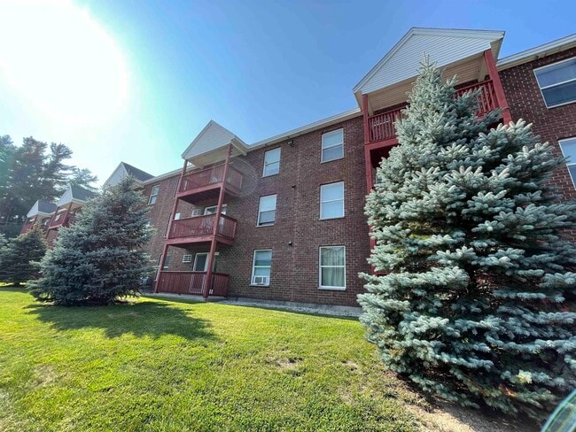 Building Photo - 95 Powers St