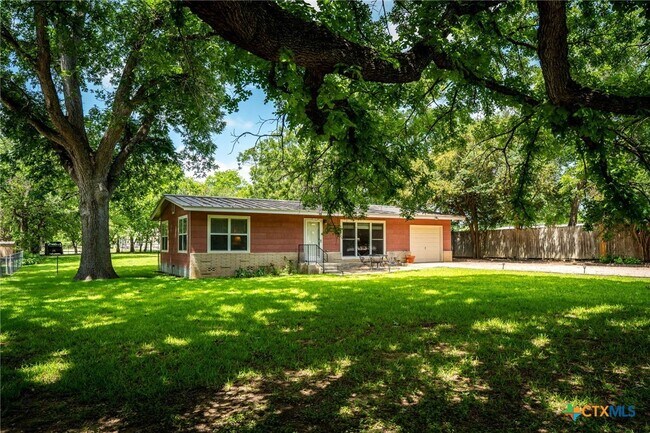Foto del edificio - 2052 Gruene Rd