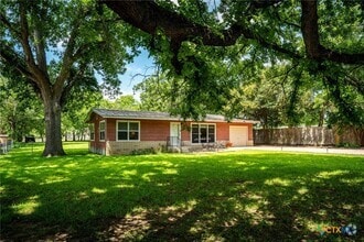Building Photo - 2052 Gruene Rd