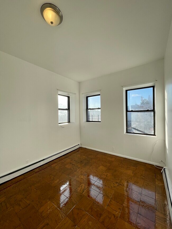 Foto del edificio - 301 E 110th St