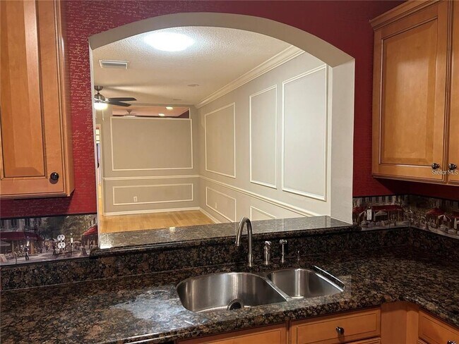 Building Photo - 5713 Fishhawk Ridge Dr