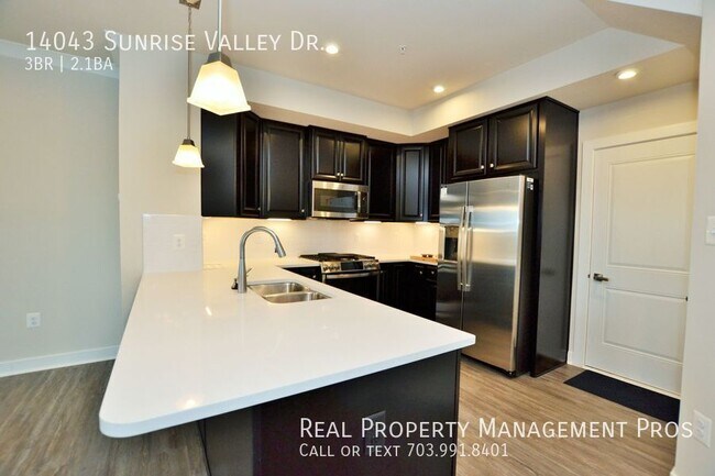 Building Photo - 14043 Sunrise Valley Dr