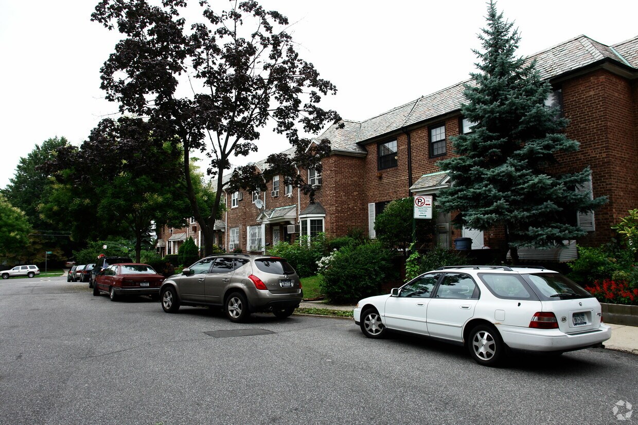 Foto del edificio - 3321 143rd St