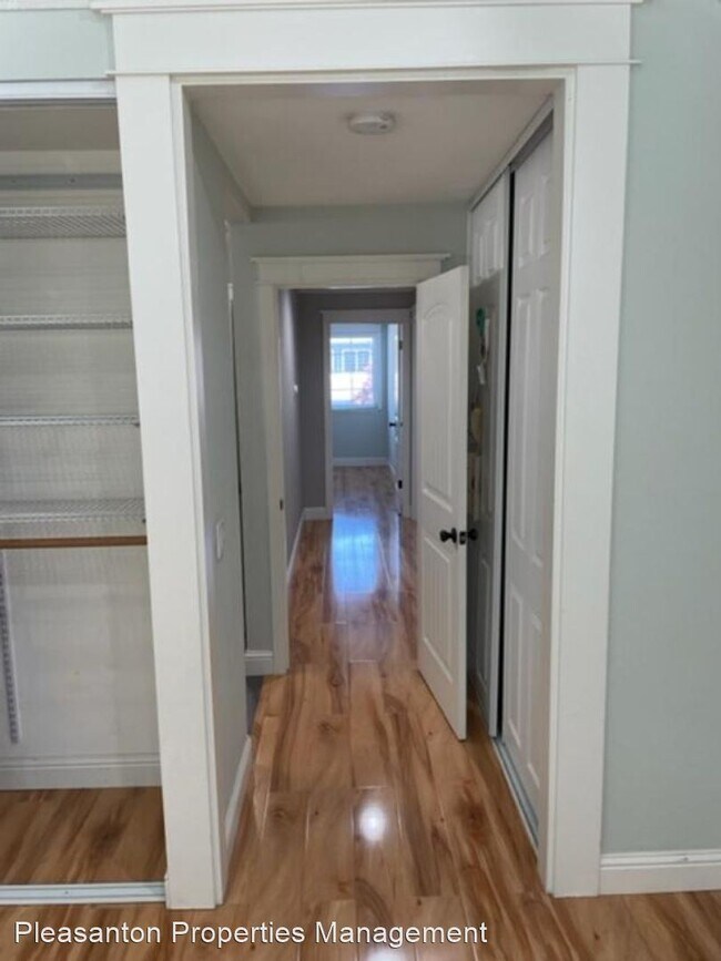 Building Photo - 3 br, 2.5 bath House - 264 Rachael Pl.