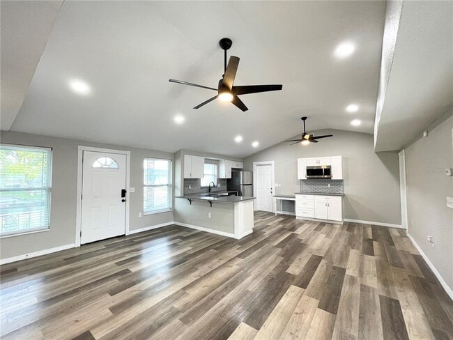 Building Photo - 11241 Yewtree Ave