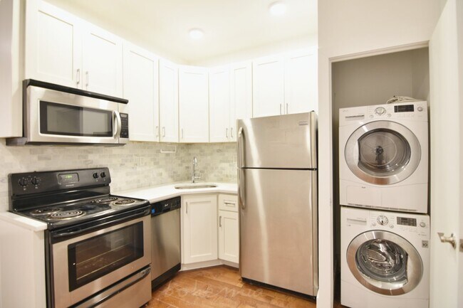 Building Photo - 512 E 117th St