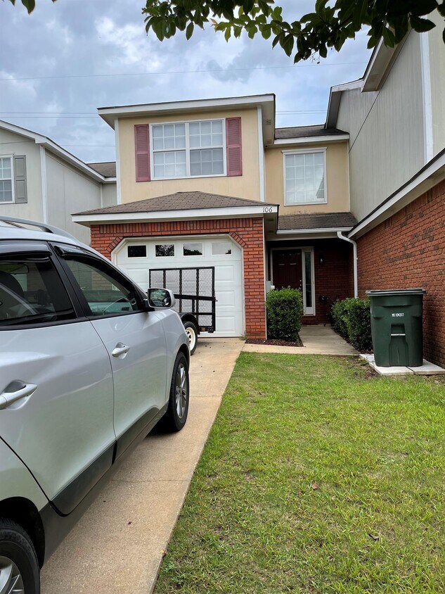 Foto principal - 106 N Spring View Dr