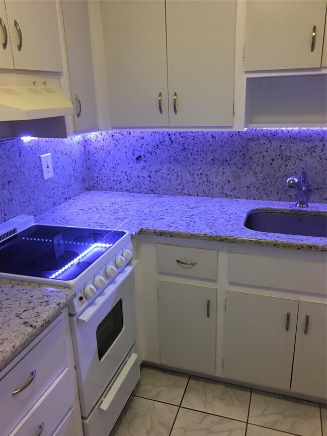 Building Photo - 1812 E Oakland Park Blvd