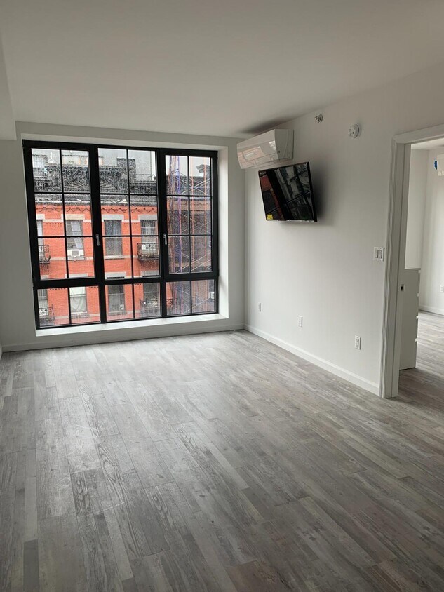 Primary Photo - 433 W 53rd St