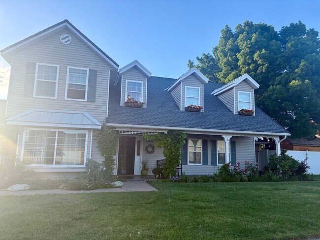 Foto del edificio - Gorgeous 4 Bedroom Home!!