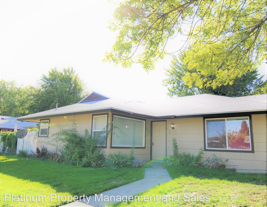 Primary Photo - 1241 Dakota St