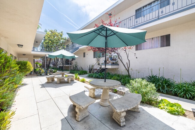 Building Photo - The Palms Apartments