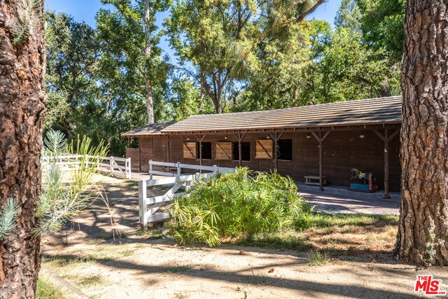 Foto del edificio - 24878 Long Valley Rd