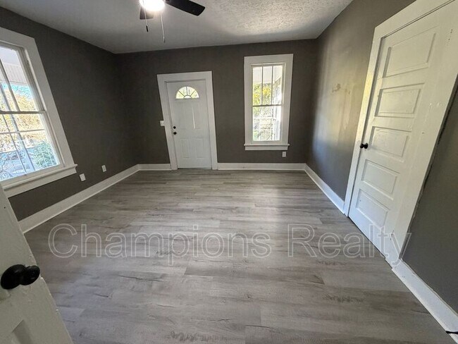 Foto del edificio - 948 Belvedere Dr