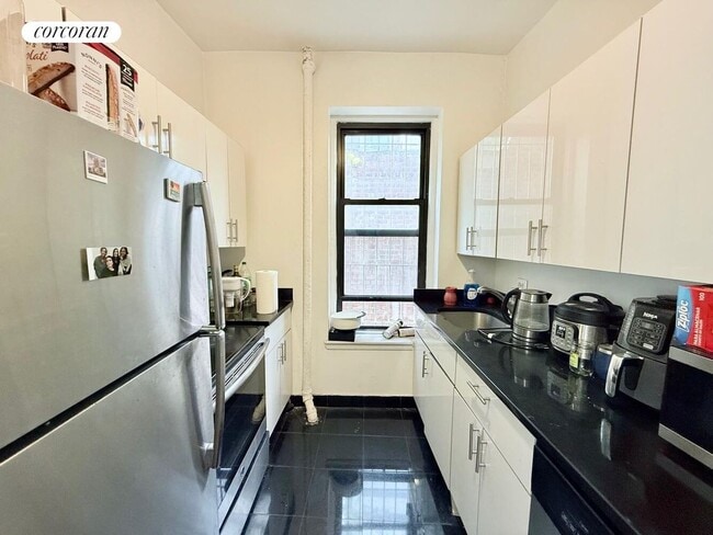 Building Photo - 226 E 53rd St