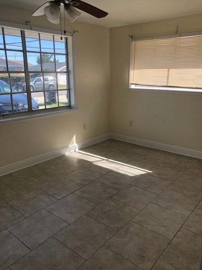 Living room - 1024 Deslonde St