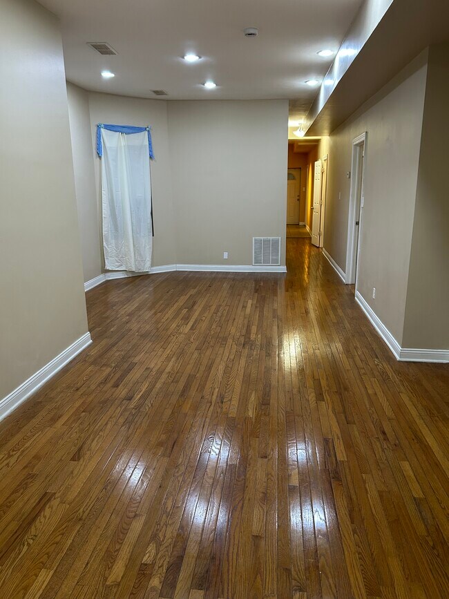 Foto del edificio - 6630 S Ingleside Ave