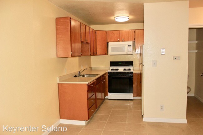 Building Photo - 2 br, 1.5 bath House - 2733 Marin Street