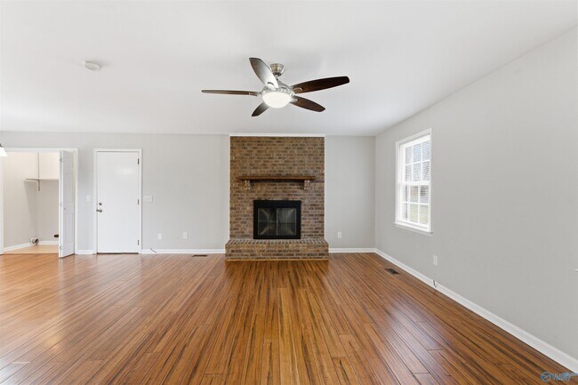 Foto del edificio - 121 Grayson Ave