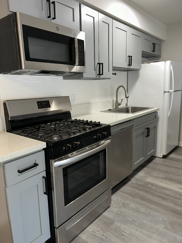 Building Photo - 10831 Fruitland Dr