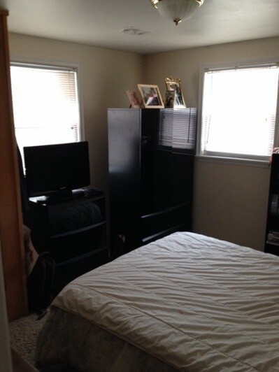 Foto del edificio - 4BR/2BA Duplex with Hardwood Floors & 2 Car Garage- Golden Valley, Available April 1st