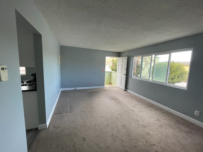 Building Photo - 2105 Vail Ave