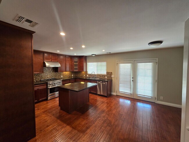 Building Photo - This beautifully updated 3-Bedroom, 2-Bath...