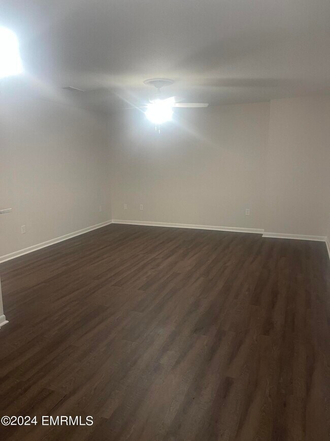 Foto del edificio - 5815 Poplar Springs Dr