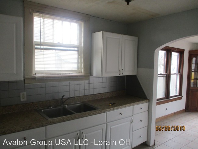 Building Photo - 3 br, 1 bath House - 1100 W 12th St
