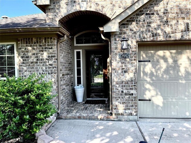 Foto del edificio - 25443 Lockspur Dr