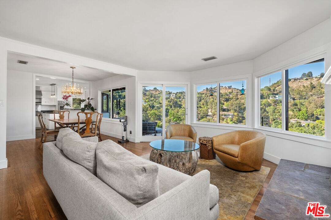 Foto principal - 2444 Carman Crest Dr