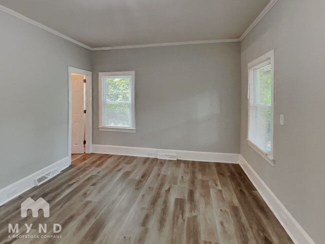 Building Photo - 127 Forest Hills Dr