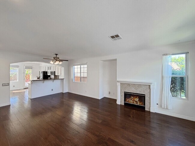 Building Photo - Charming 3BD/2.5BA House in Chula Vista W/...