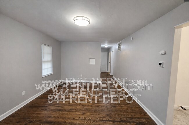 Foto del edificio - 1528 SE Riverside Dr