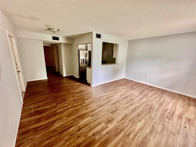 Foto del edificio - Cozy 1 Bedroom 1 Bath Condo In Brandon