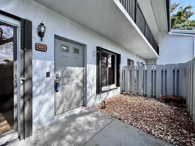 Building Photo - 2535 SW 22nd Ave
