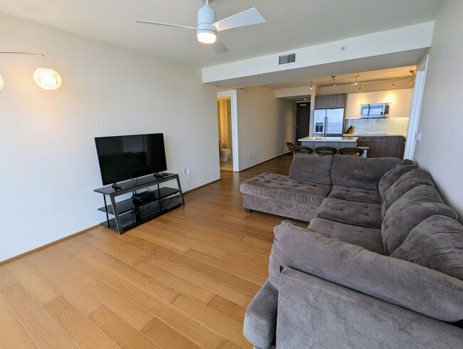 Building Photo - Fully Furnished Luxury Kakaako Living at Symphony 2 Bed, 2 Bath, 2 Parking
