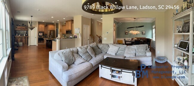 Foto del edificio - 9789 Black Willow Ln