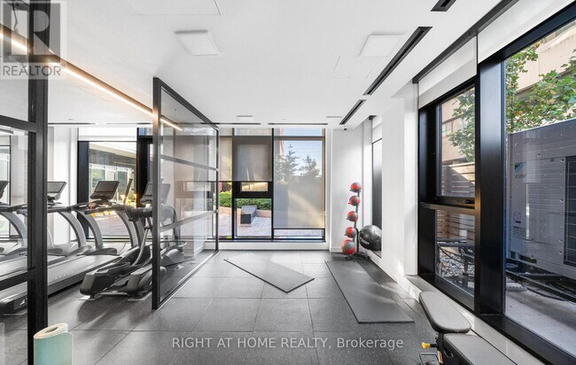 Building Photo - 8 Tippett Rd