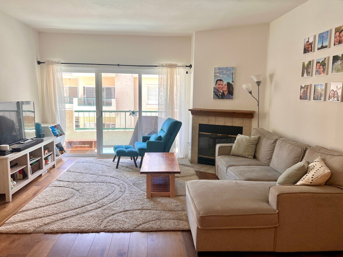 Primary Photo - 5420 Sylmar Ave