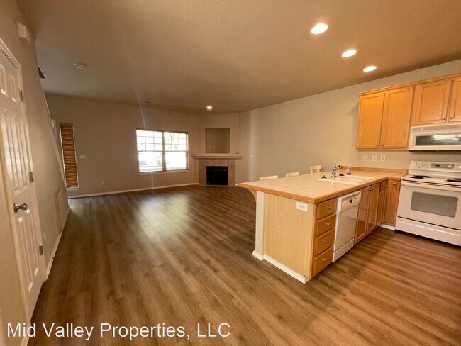 Building Photo - 3 br, 2.5 bath House - 3176 NW Foxtail Place