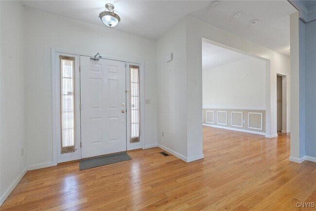 Foto del edificio - 5055 Constitution Ln