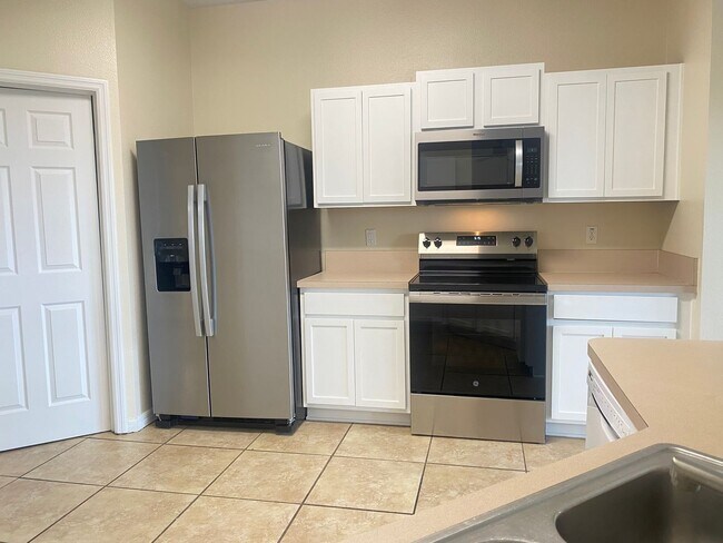 Building Photo - Spacious 4/2 House for Rent. Available NOW!