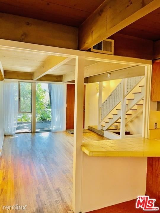 Building Photo - 2 br, 1.5 bath Condo - 3014 Castle St