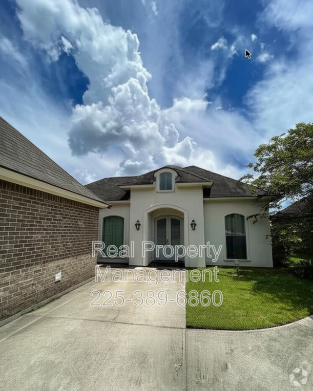 Building Photo - 10950 Hillpark Ave