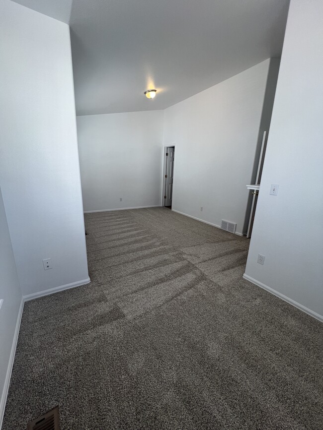 Building Photo - 49 Vale Cir