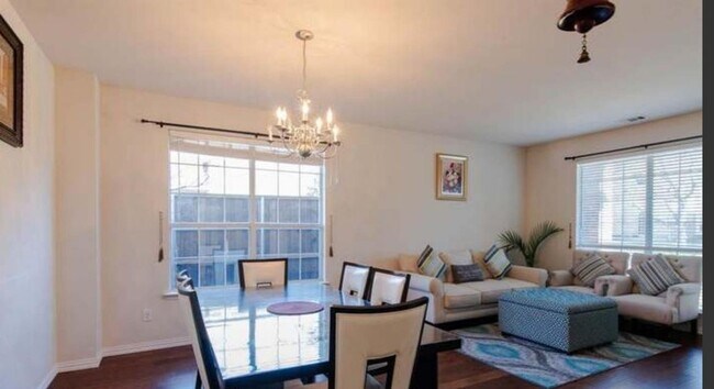 Foto del edificio - 8373 Brightside Ln